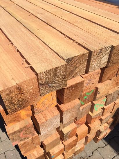 Lariks en Douglas palen bestellen | Houtenbouwmaterialen.nl Hout en Bouwmaterialen