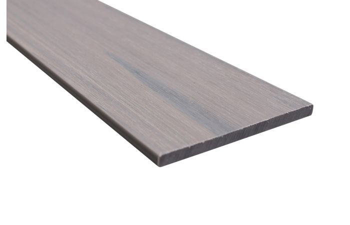 Composiet afwerkplank vergrijsd eiken kleur 11x138x2900 mm – onderhoudsarme plank voor strakke afwerking.