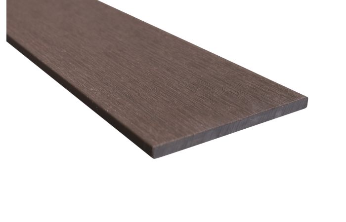 Composiet afwerkplank walnoot kleur 11x138x2900 mm – onderhoudsarme plank voor strakke afwerking.