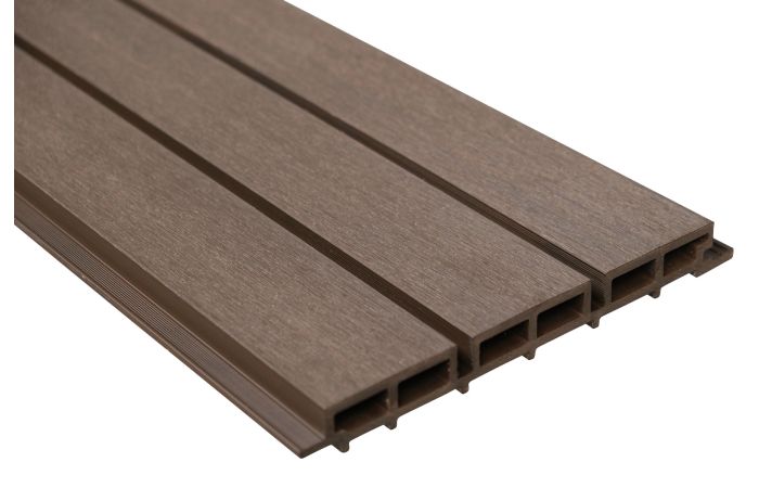 Rhombus composiet Breed walnoot 26x245x2900 mm – brede gevelplank met houtnerfstructuur
