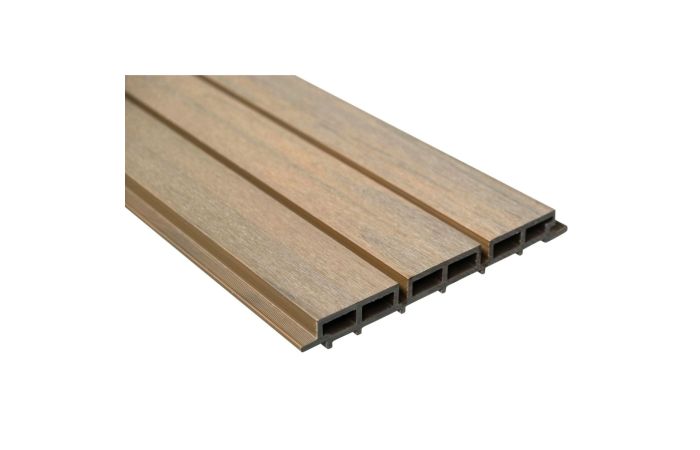 Composiet Rhombus Breed gevelplank eikenkleur 26x245x2900 mm – brede gevelbekleding.