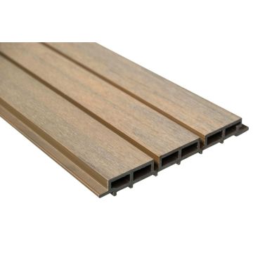 Composiet Rhombus Breed gevelplank eikenkleur 26x245x2900 mm – brede gevelbekleding.