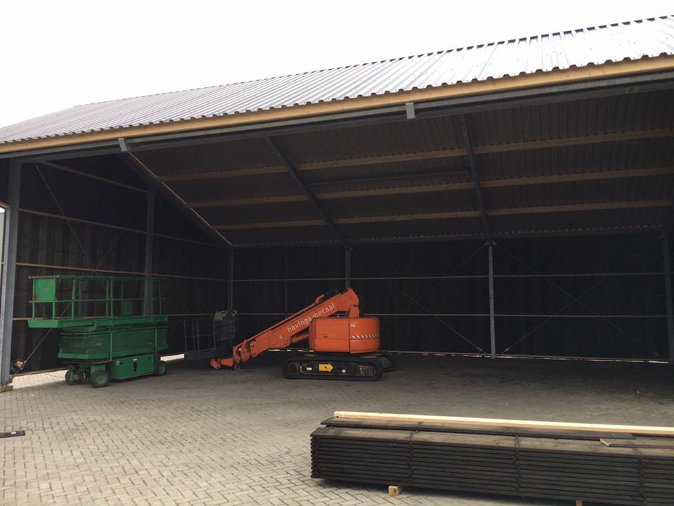 Nieuwe kapschuur! Nieuwe kapschuur!